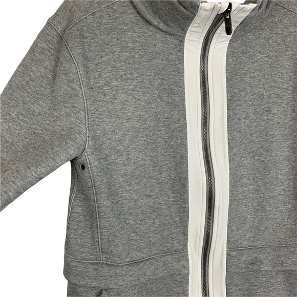 Lululemon Light as Warmth Jacket in Heathered Medium Grey / White - Picture 5 of 16